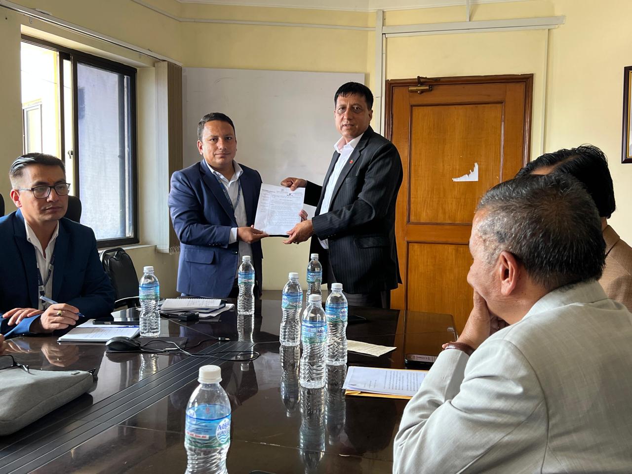 नेपाल इन्भेष्टर्स फोरमद्वारा पुँजीबजार सुधारका लागि ९ बुँदे सुझाव पेश, बोर्डले ५ दिन भित्र अर्थमन्त्रालयमा प्रतिवेदन बुझाउने